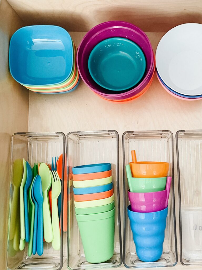 A drawer so the kids can help themselves! @thecozyhomeorganizing