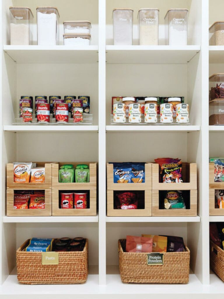 Learn how to create an organized pantry aesthetic @gettingitdoneorganizing