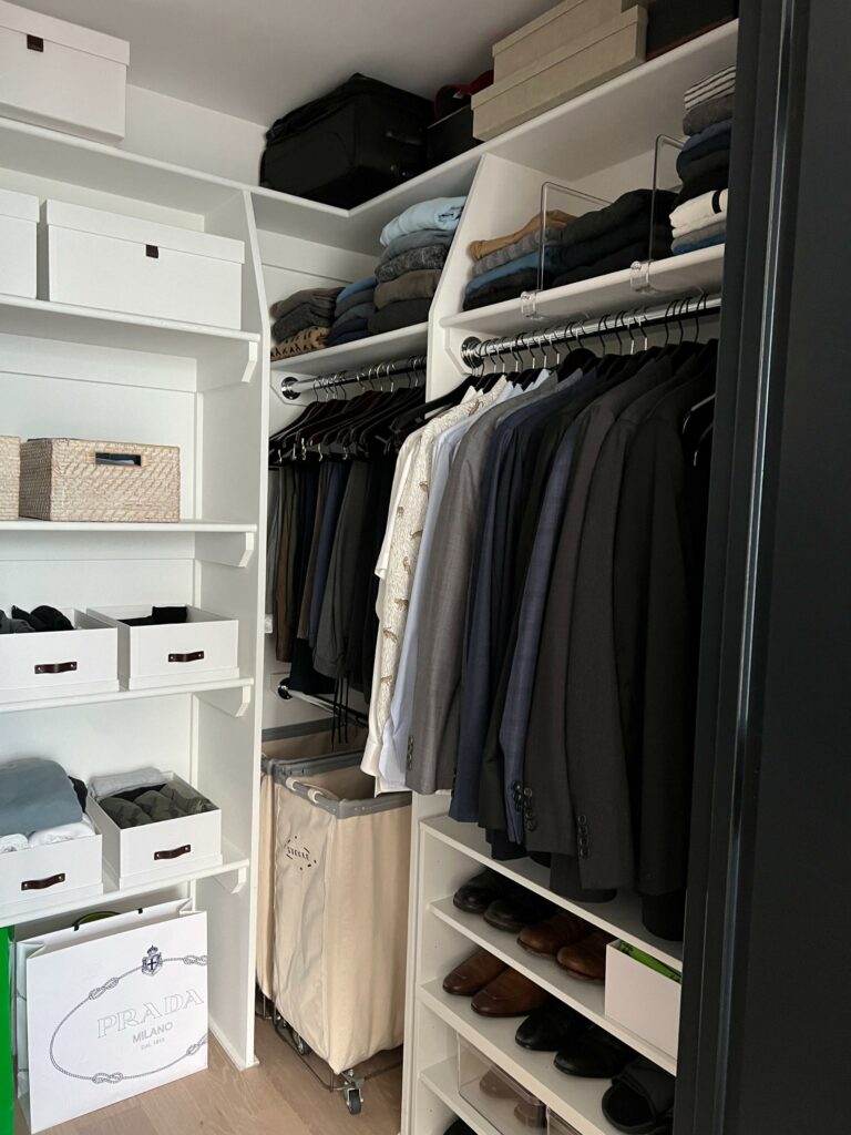 Learn how to declutter and keep only what you need @lisatselebidis