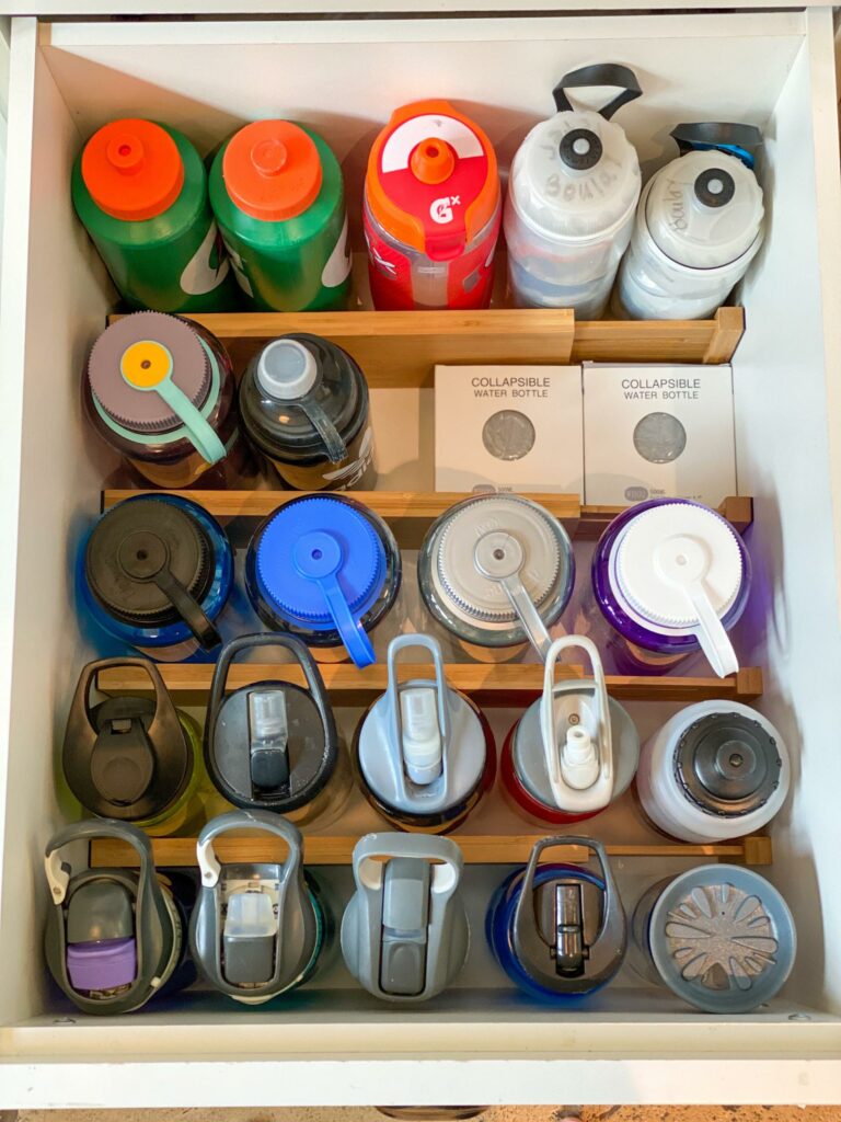 No more digging for water bottles @eightdayshomeorganization