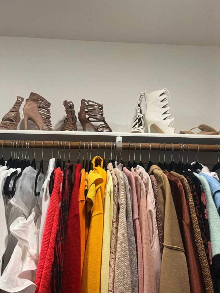 Clear the clutter on upper shelving @eightdayshomeorganization