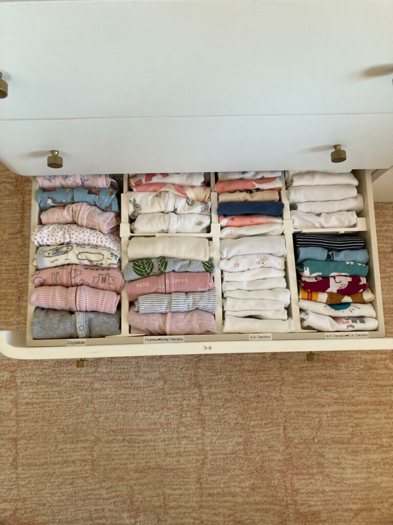 Store baby clothing from newborn to 12 months while they are growing so fast! @bri-organized